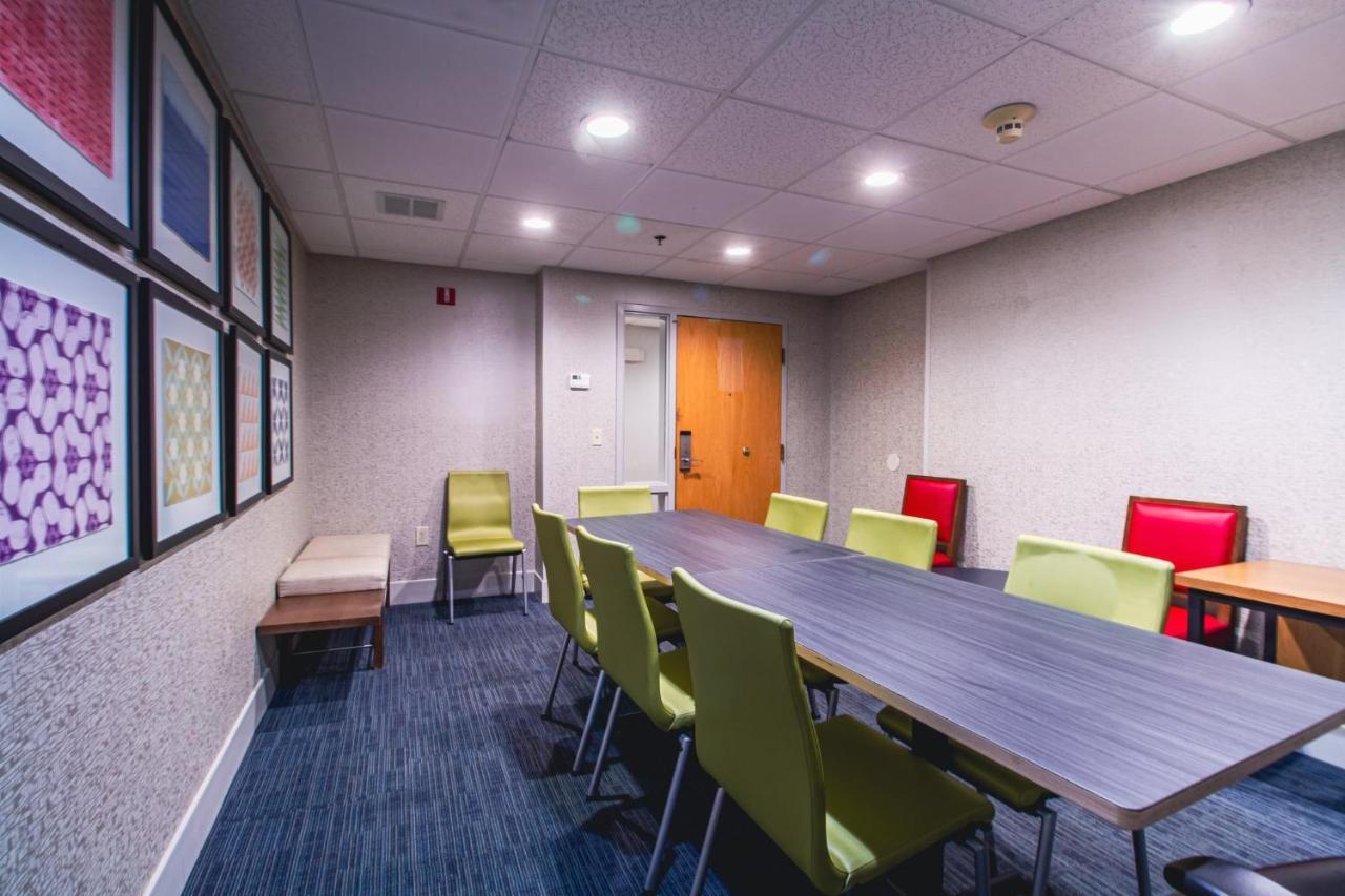 Holiday Inn Express & Suites - Lincoln East - White Mountains By Ihg Экстерьер фото