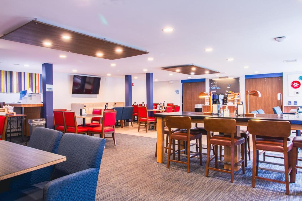 Holiday Inn Express & Suites - Lincoln East - White Mountains By Ihg Экстерьер фото