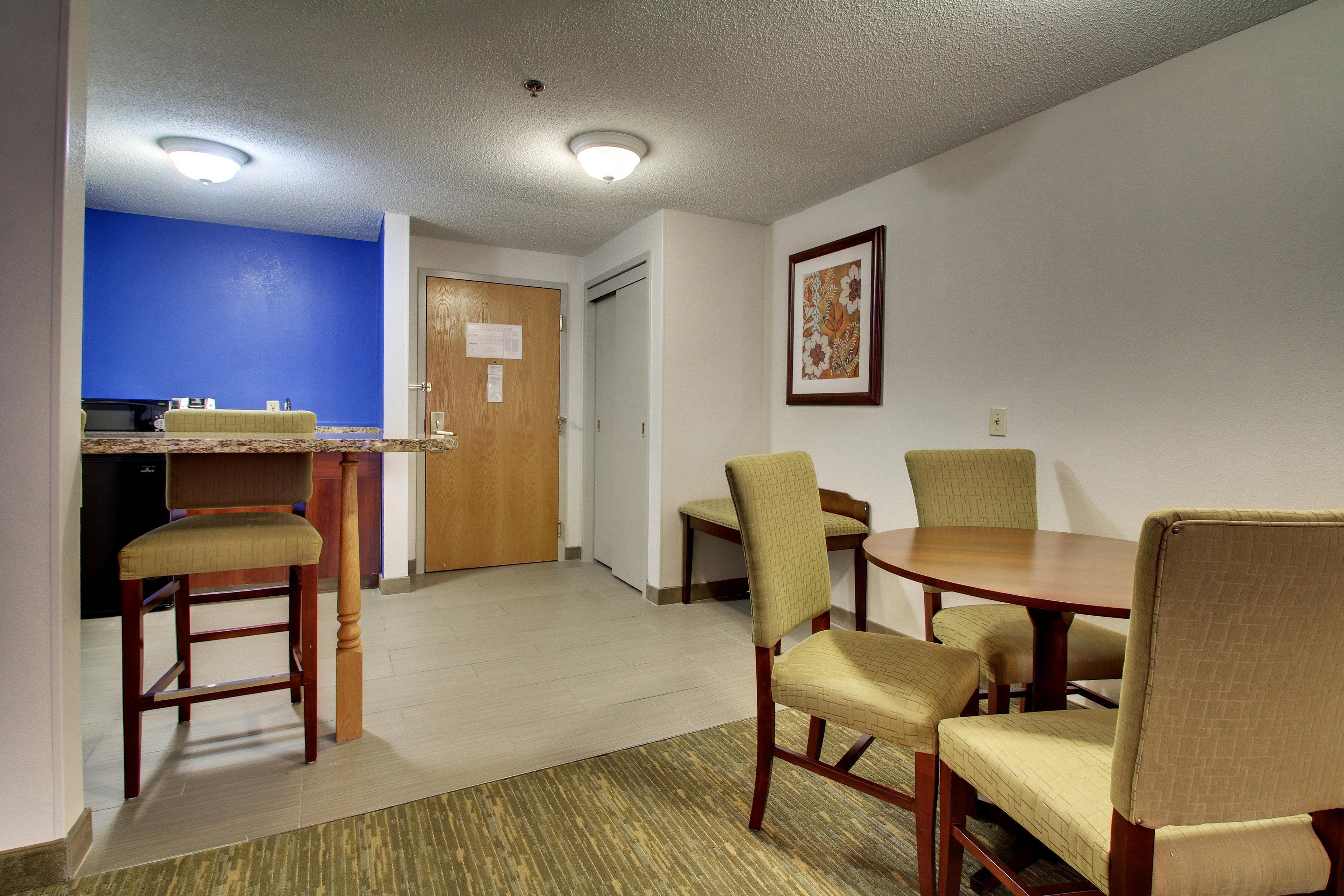 Holiday Inn Express & Suites - Lincoln East - White Mountains By Ihg Экстерьер фото