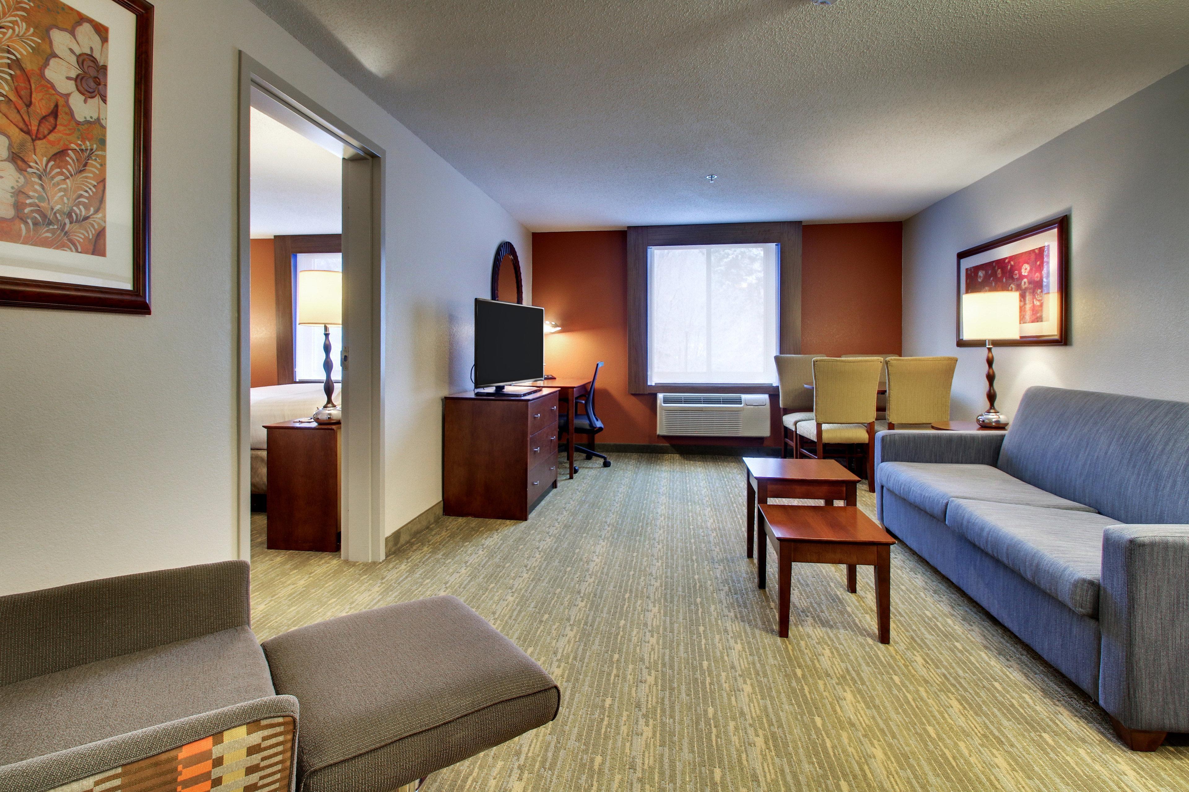Holiday Inn Express & Suites - Lincoln East - White Mountains By Ihg Экстерьер фото