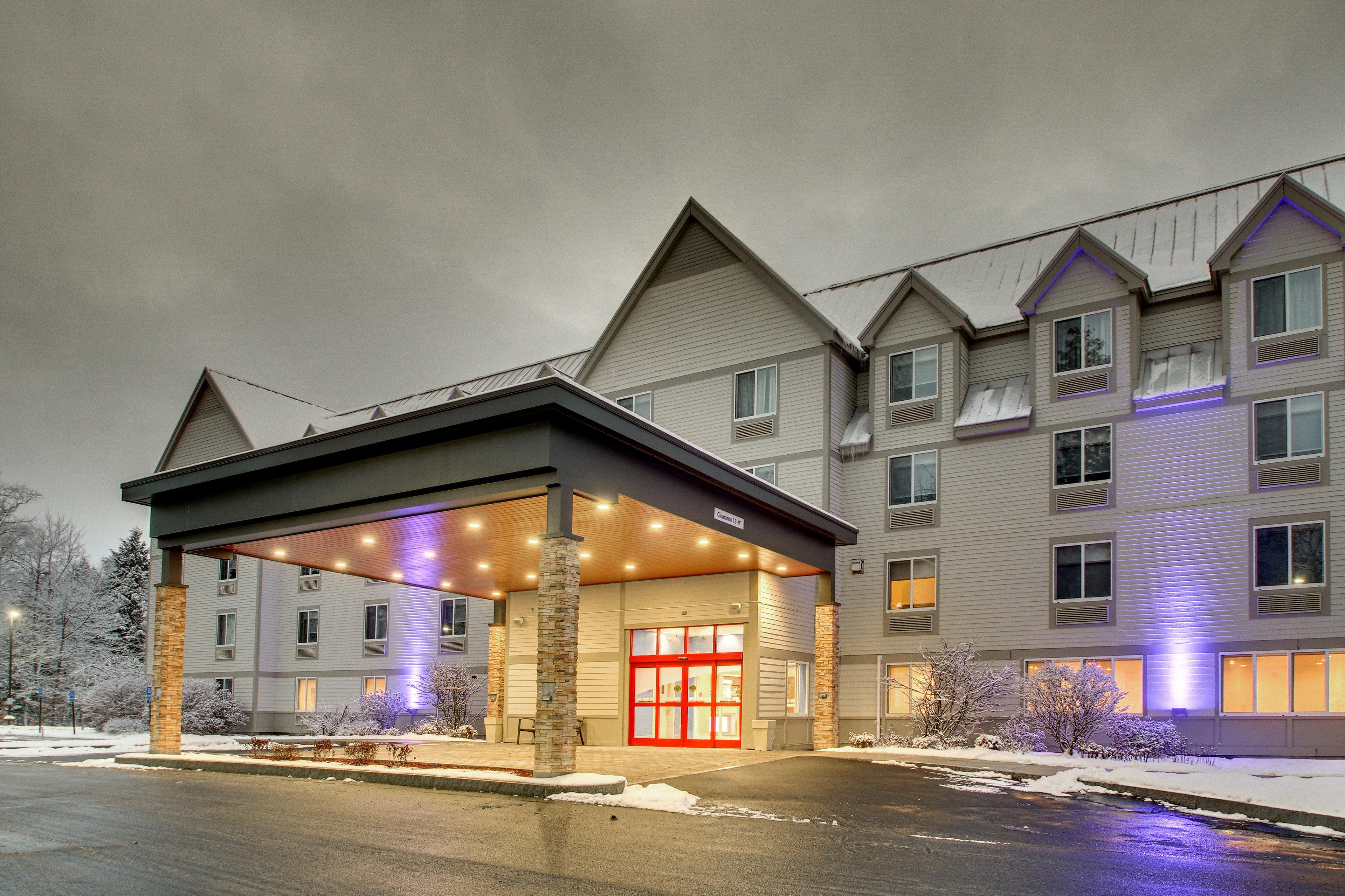 Holiday Inn Express & Suites - Lincoln East - White Mountains By Ihg Экстерьер фото