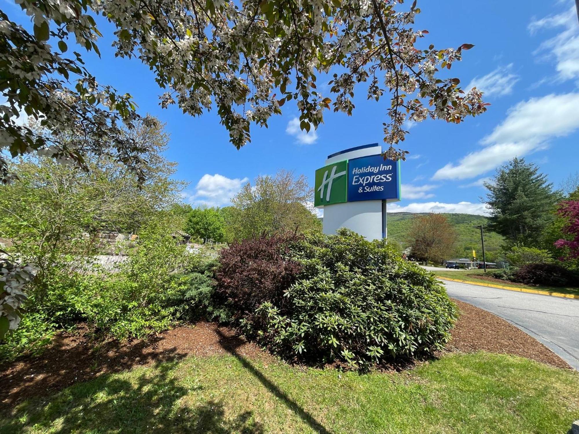 Holiday Inn Express & Suites - Lincoln East - White Mountains By Ihg Экстерьер фото