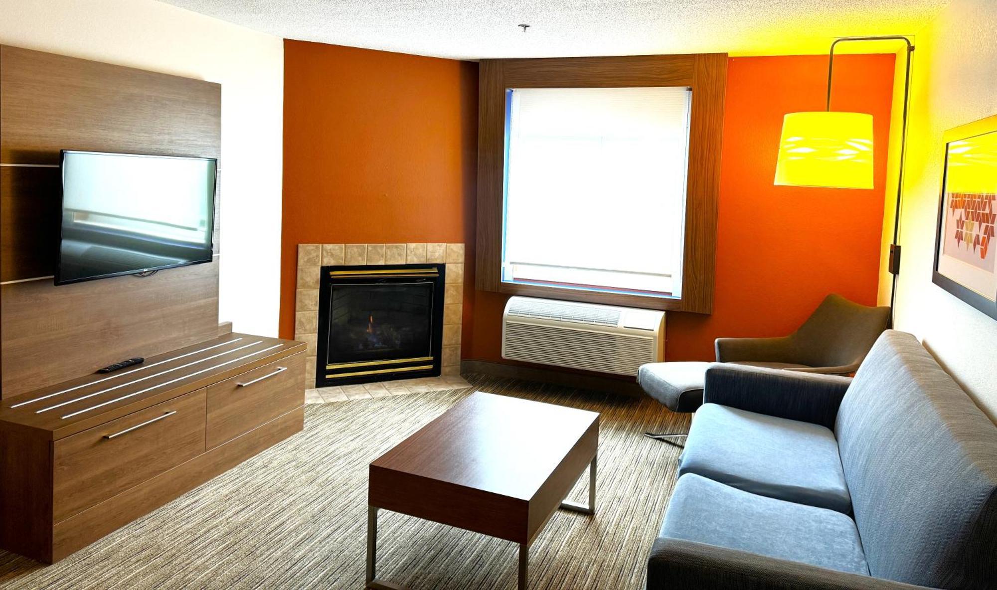 Holiday Inn Express & Suites - Lincoln East - White Mountains By Ihg Экстерьер фото
