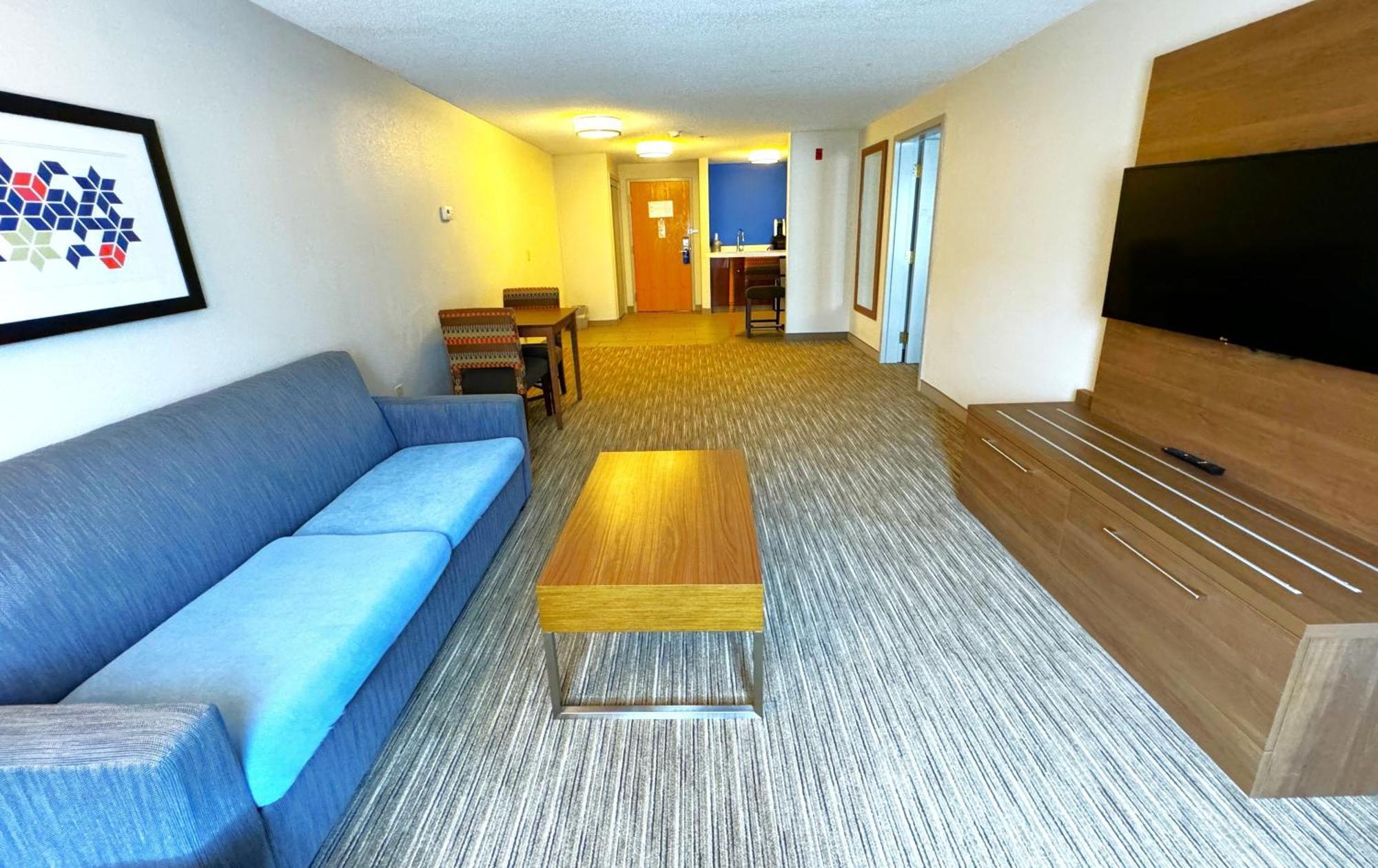 Holiday Inn Express & Suites - Lincoln East - White Mountains By Ihg Экстерьер фото
