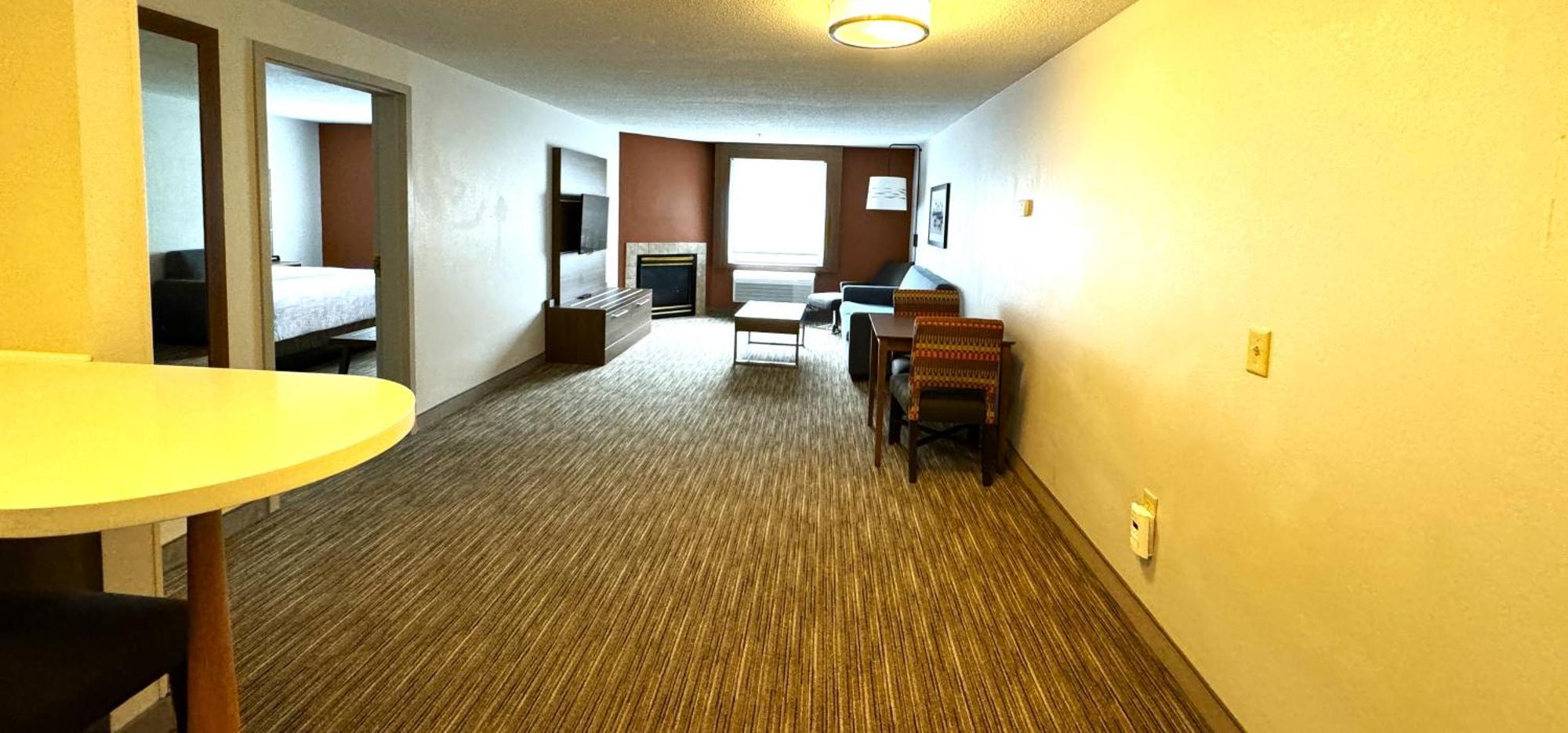 Holiday Inn Express & Suites - Lincoln East - White Mountains By Ihg Экстерьер фото